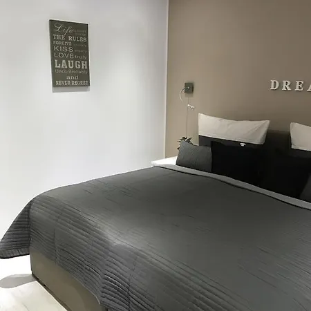 My Gastezimmer بيت ضيافة